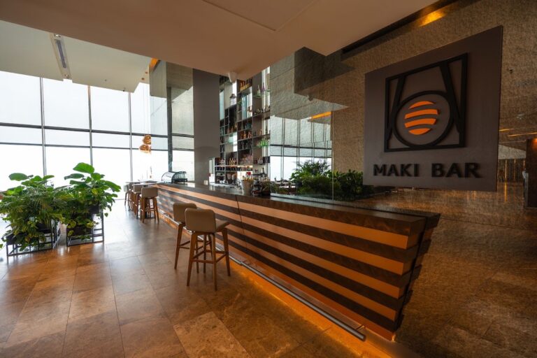 Maki Bar - Image 01