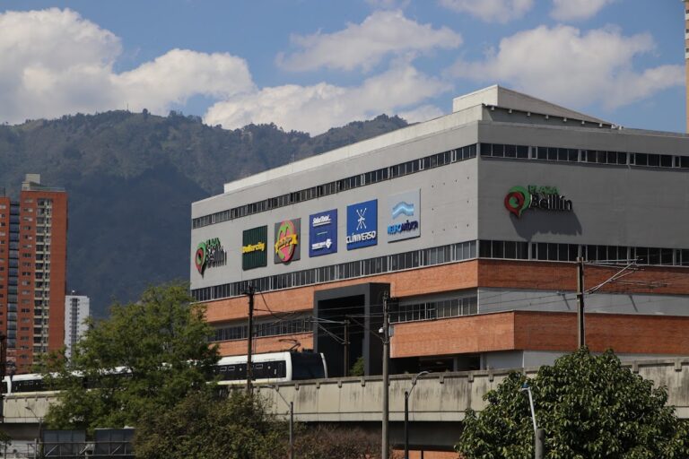 Centro Comercial Plaza Beillín - Image 01
