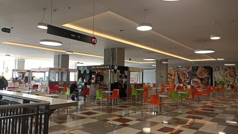 Plaza Beillín Shopping Center - Image 03