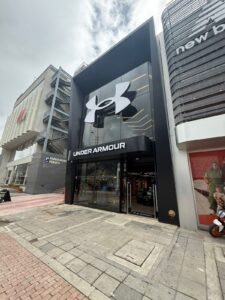 Brand House Store Under Armour Zona T - Bild 01