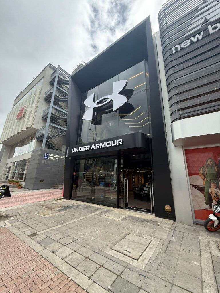 Tienda Brand House Under Armour Zona T - Image 01