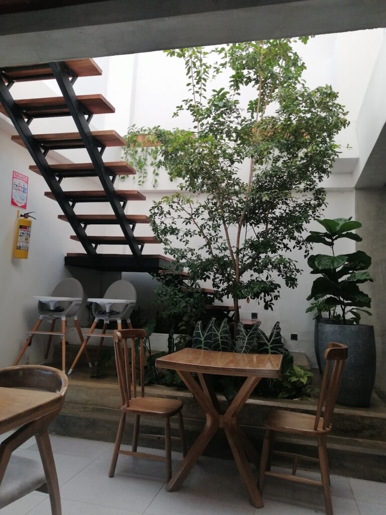 Wakava Café Restobar - Image 01