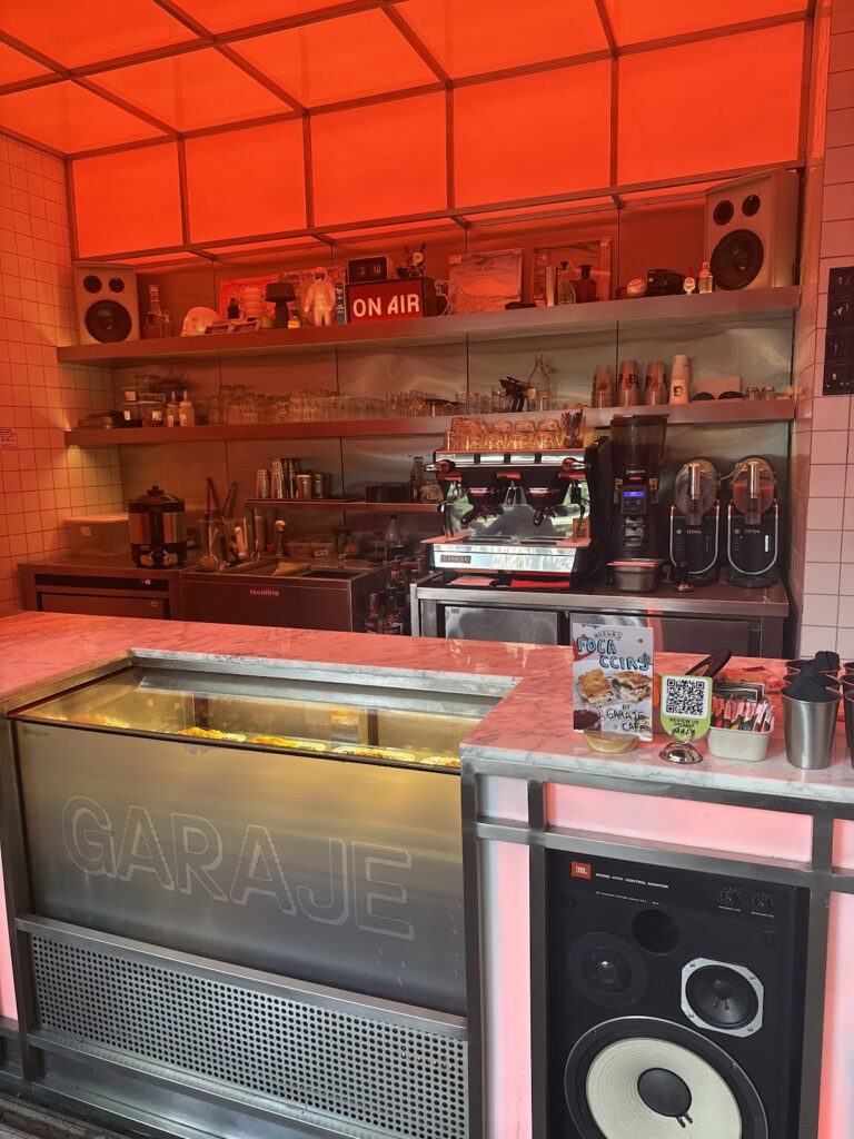 Garaje Café - Image 01