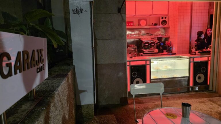 Garaje Café - Image 02