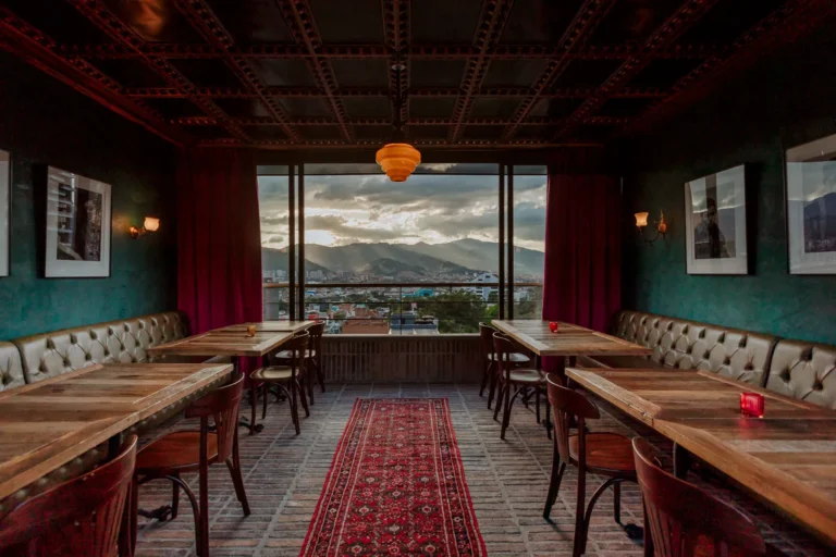 Zarzo Rooftop Bar - Image 02