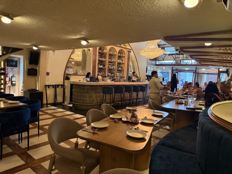 1811 RESTAURANTE BAR - Image 03