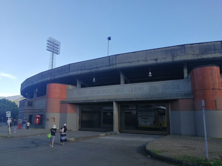Estadio Ditaires - Image 04