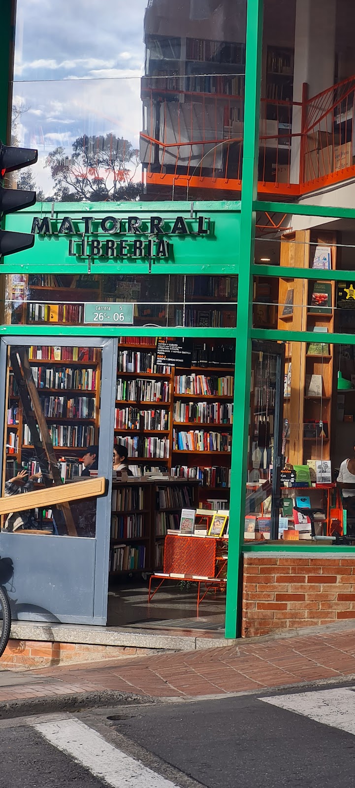 Matorral Librería sede Macarena - Image 01