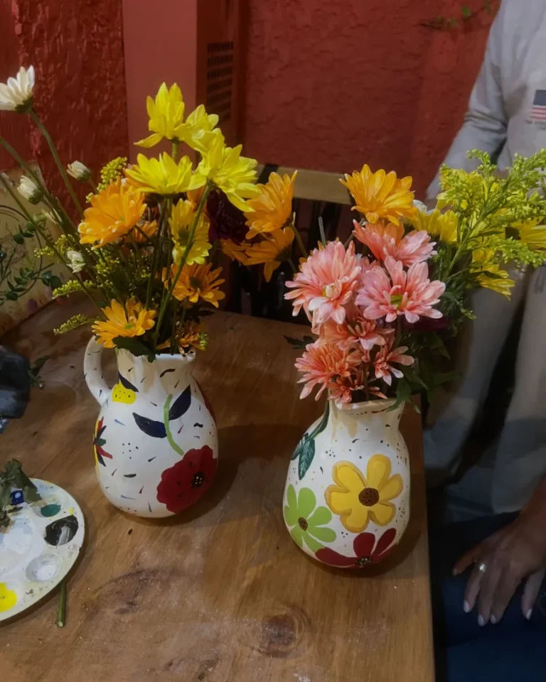 taller entre pinceles y flores - Image 02
