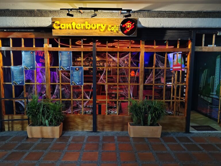 Canterbury Café Medellín - Image 04