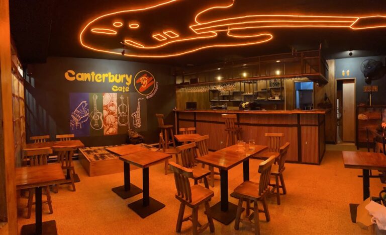 Canterbury Café Medellín - Image 05