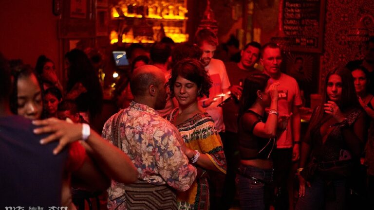 MalaMaña Salsa Bar - Image 04