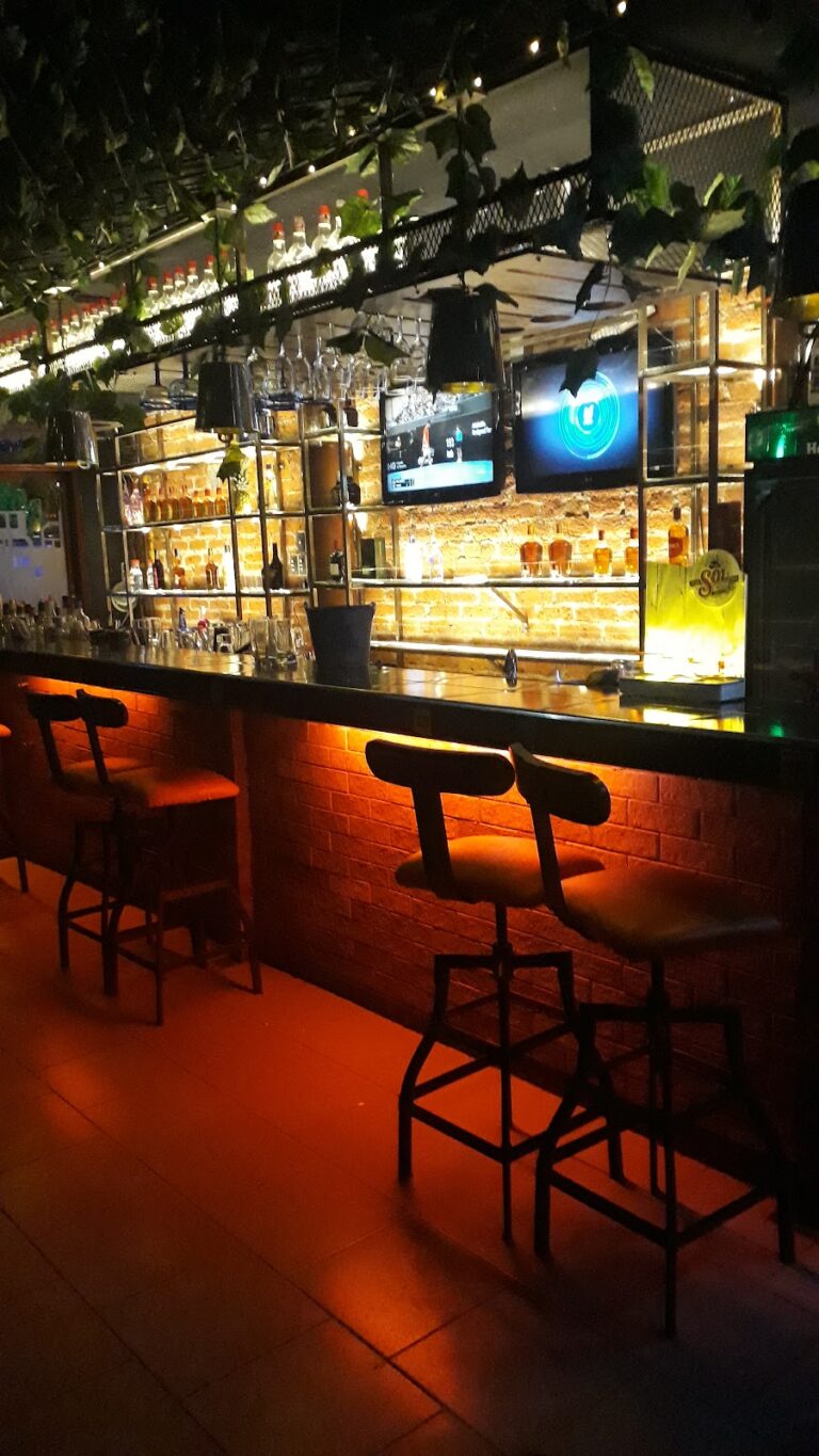 URBANO BAR RESTAURANTE - Image 01