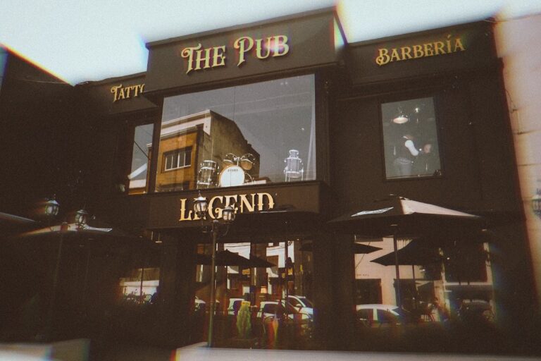 THE PUB LEGEND - Image 01