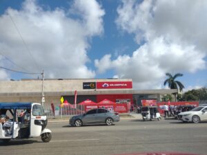 Centro Comercial Plaza 90 - Image 01