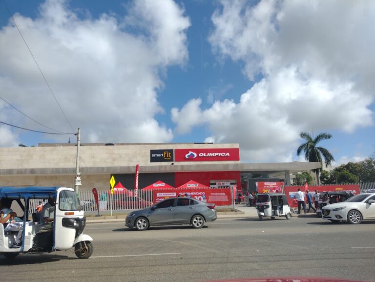 Centro Comercial Plaza 90 - Image 01