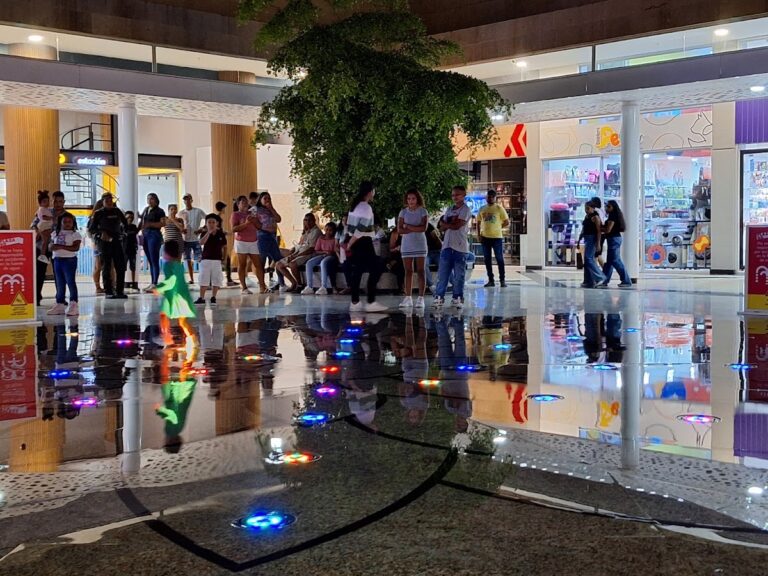 Centro Comercial Plaza 90 - Image 04