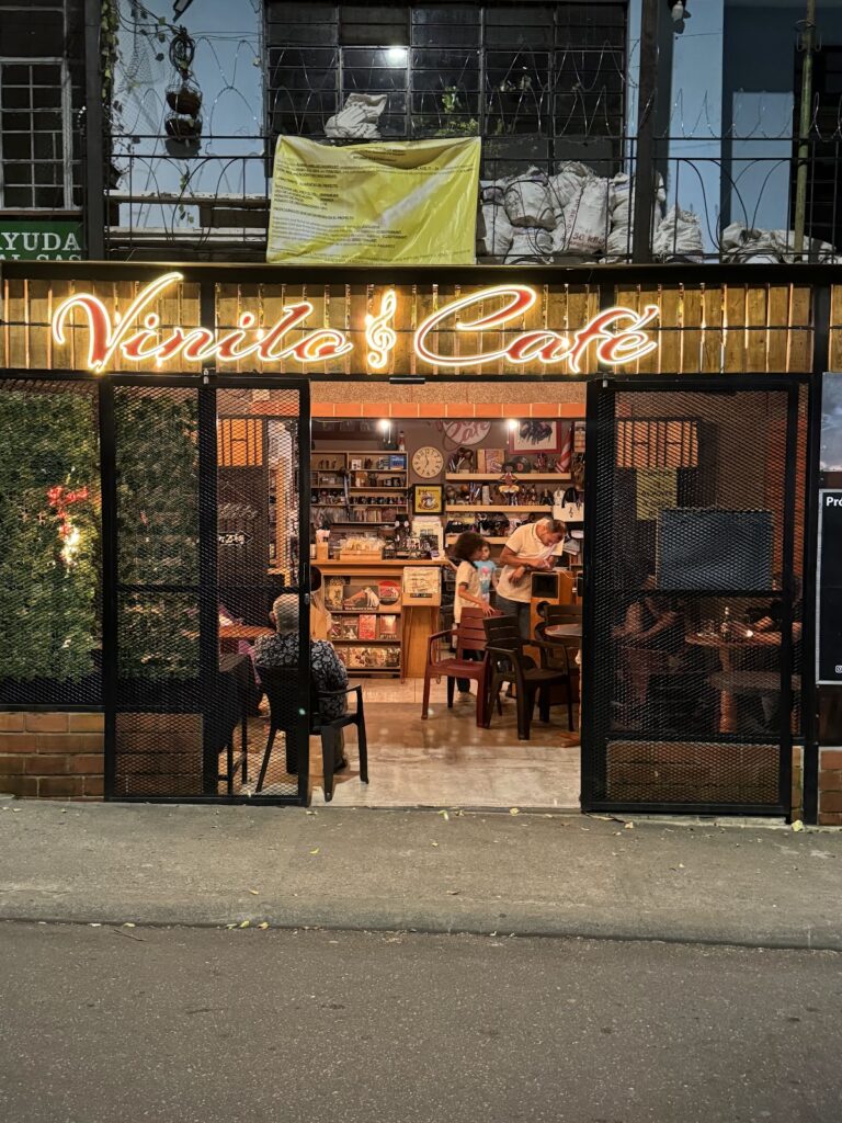 Vinilo & Café - Image 01