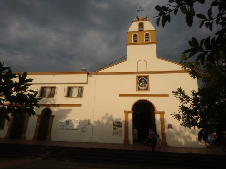 Parque Principal Anapoima - Image 01