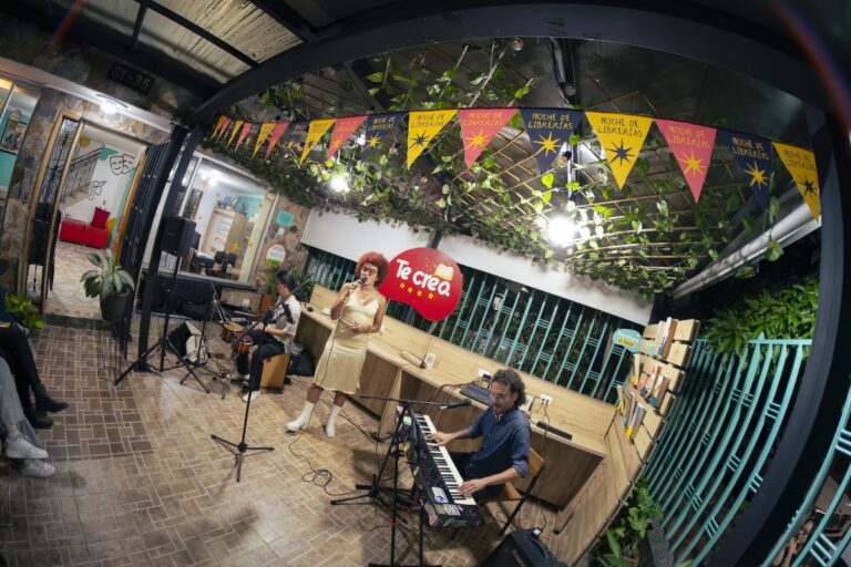 Te Creo Bookstore - Image 02