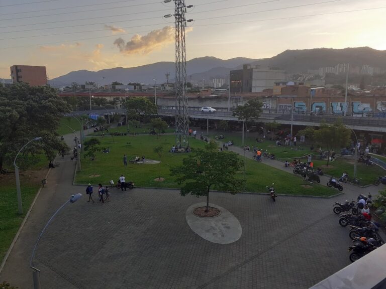 Skatepark Del Puente De La 4 Sur - Image 03
