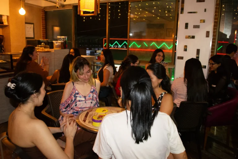 Noche de chicas, juegos de mesa & disfraces - Image 02