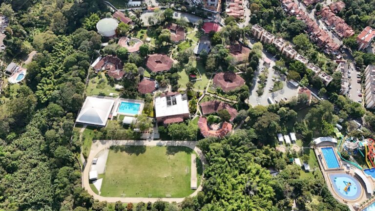 Deutsche Schule Medellín - Image 02