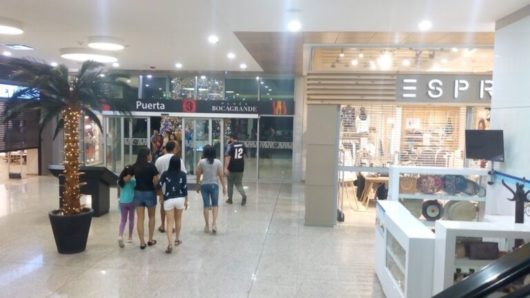 Plaza Bocagrande Centro Comercial - Image 04