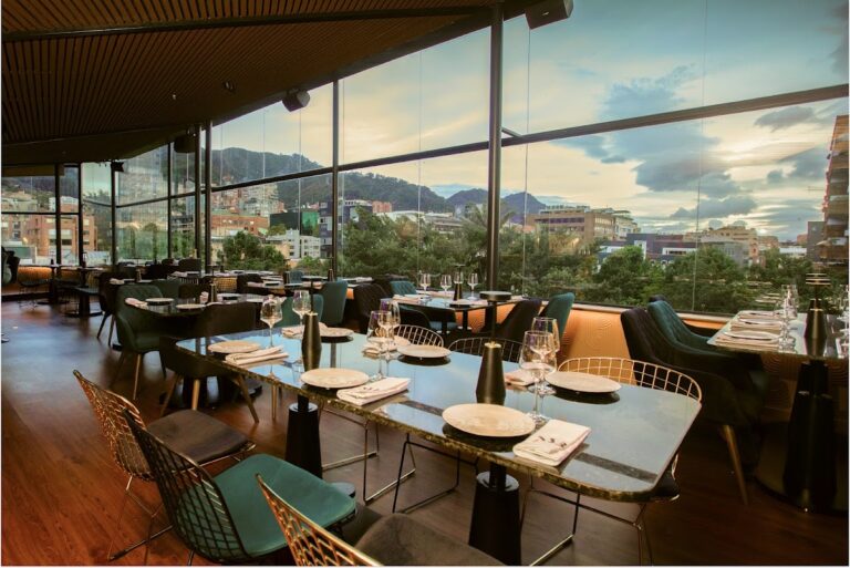 New York Bistro/Rooftop - Image 01