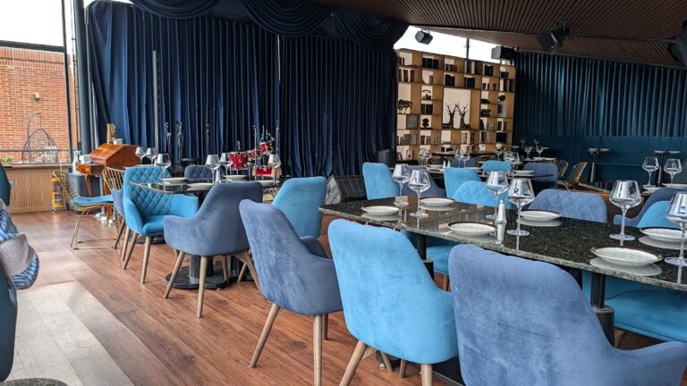 New York Bistro/Rooftop - Image 02