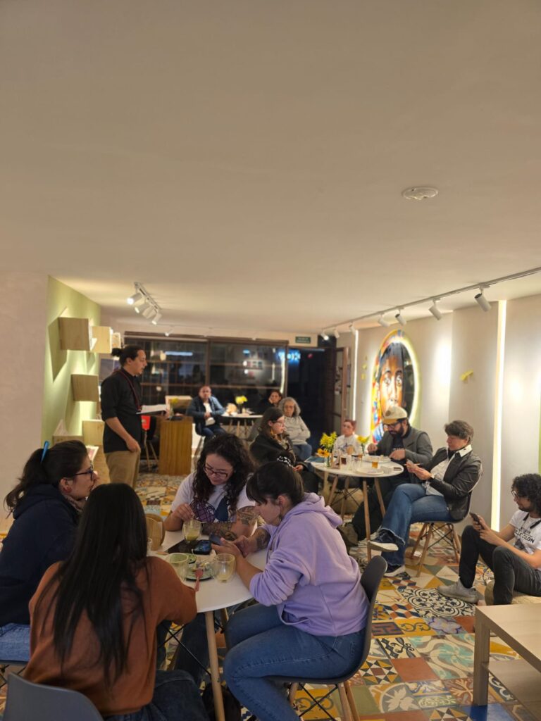 Al Margen Librería Café - Image 01
