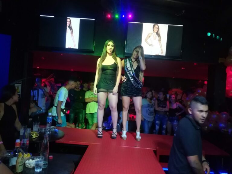 Bar Cosmopolitan - Image 04